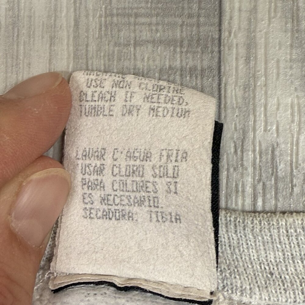 ✅VTG Mickey Minnie Mouse Pluto Goofy Donald Daffy Christmas Sweatshirt M *STAIN - Picture 7 of 13